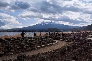 小赫内斯谈拜仁传闻：我喜欢留在斯图加特，希望继续专注于比赛